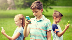 6 smartphone habits negatively impacting kids