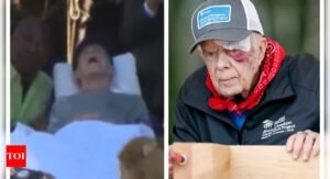 Jimmy Carter: Photo of Jimmy Carter in voting queue viral | World News