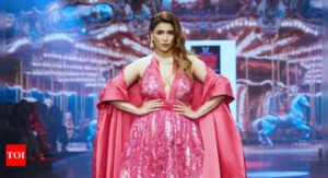 Mannara Chopra turns showstopper for Vishal Kapoor at Bombay Times Fashion Week