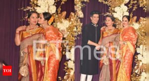 Rekha kisses Shabana Azmi as the two legendary actresses pose at Manish Malhotra's Diwali bash; thus making it the best moment of the evening - PICS inside | Hindi Movie News