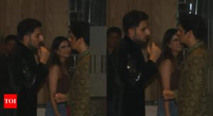 Rumoured couple Ibrahim Ali Khan, Palak Tiwari share a hug as they attend a Diwali party, chat with Vijay Varma, Tamannaah Bhatia; netizens react and say, 'so cute' - WATCH video | Hindi Movie News