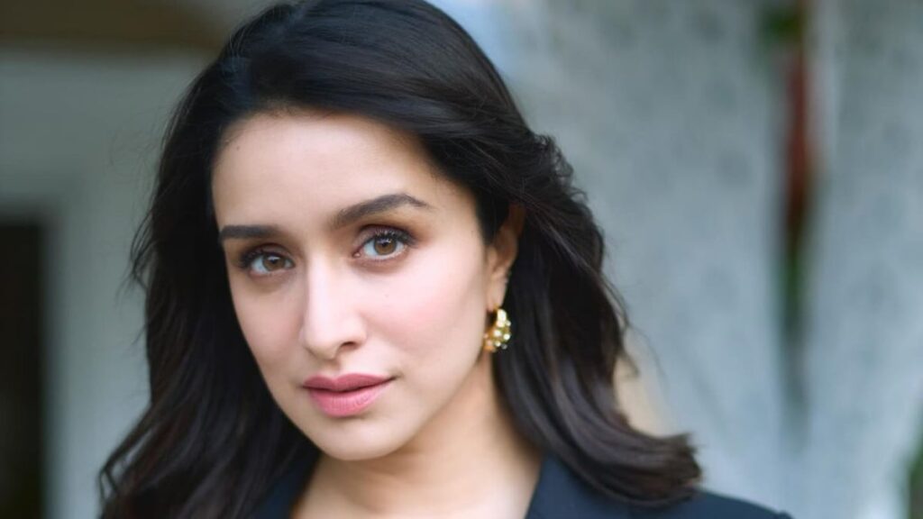 "Thoda Gluten Ho Jaye" - Shraddha Kapoors Pre-Flight Indulgence Will Make Your Mouth Water