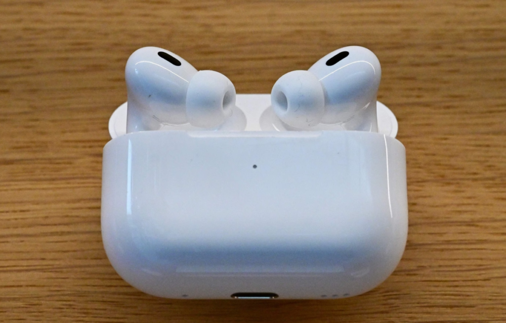 How Bengaluru techies turned Apple AirPods into hearing aids with the help of aluminum foil, microwave, ET HealthWorld