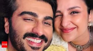 'Ishaqzaade' stars Arjun Kapoor and Parineeti Chopra treat their fans with a stunning selfie as they reunite for a project - See photo