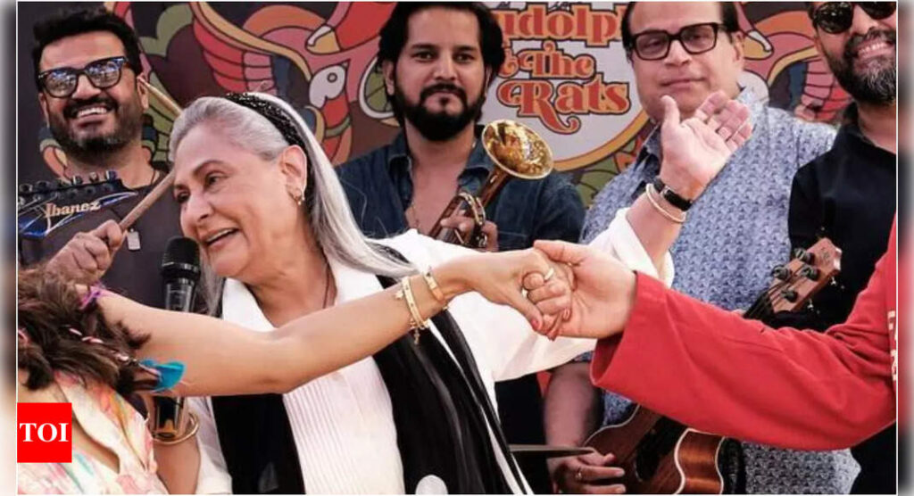 Netizens can't believe it's Jaya Bachchan in 'Dil Ka Darwaaza Khol Na Darling' pics - 'I had to look twice..' |