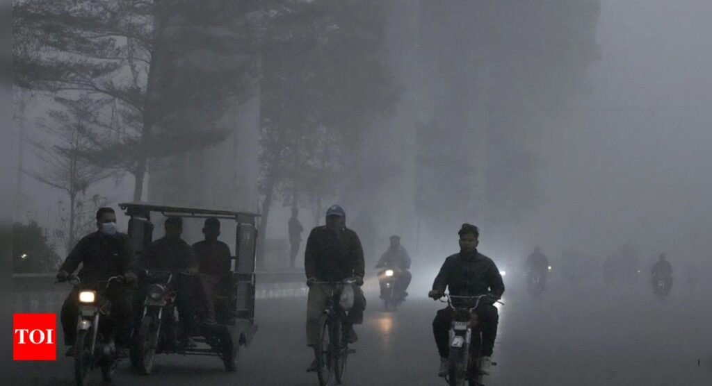 Pakistan air pollution: Toxic smog sends over 1.9 million to hospitals in a month