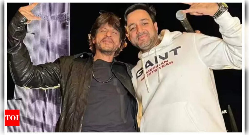 'Pathaan' director Siddharth Anand hosts a birthday bash for Shah Rukh Khan; Suhana Khan, Katrina Kaif, Vicky Kaushal, Karan Johar and others attend |