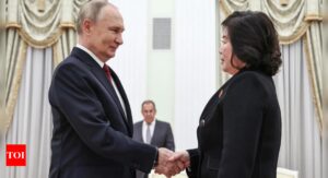 Putin meets North Korean foreign minister in Moscow
