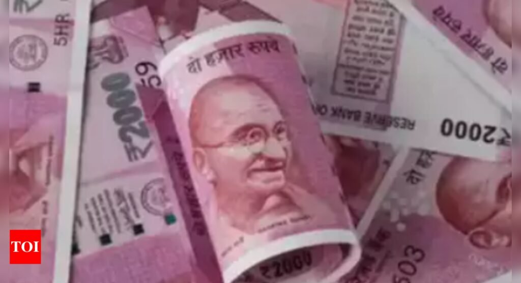 Rupee closes at new low of 84.4 against $