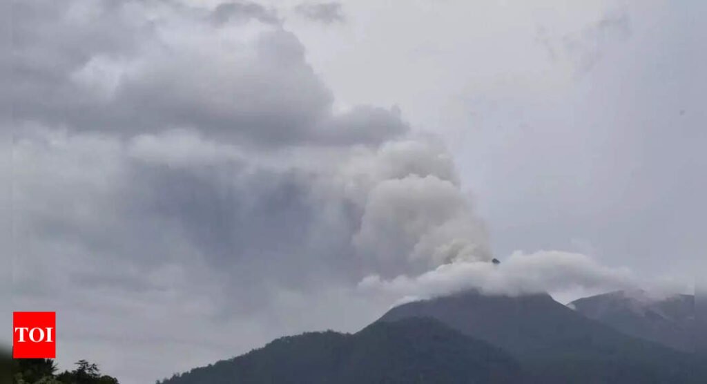 Volcano erupts again in Iceland, seventh eruption this year